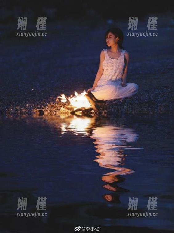 让我们一起进入Hana Bunny的浴室，感受她别样的写真风情